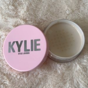 KYLIE COSMETICS SETTING POWDER